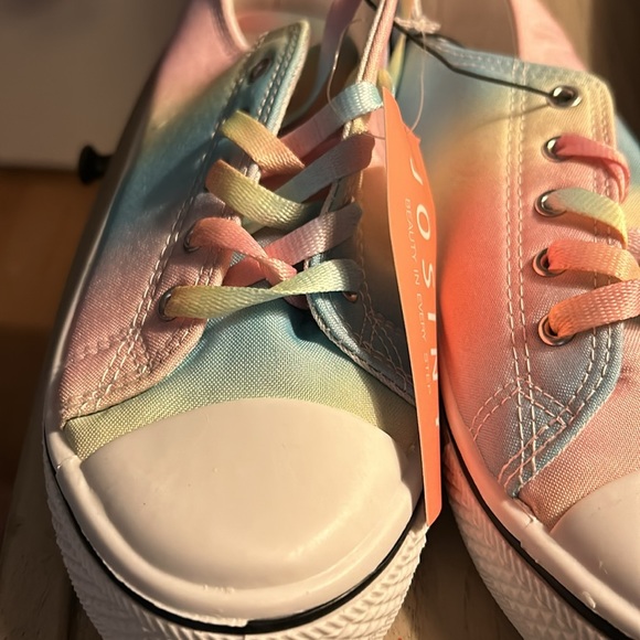 New Josiny woman’s low tops - Picture 4 of 8